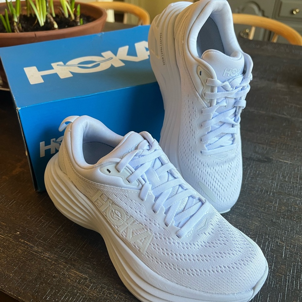 Women’s Hoka Bondi 8 NWB Sneakers